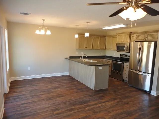 3 bed, 2.5 bath, 1380 sqft, $1,800 — Photo 3