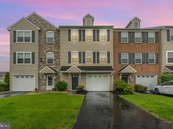 429 Eisenhower Dr, Carlisle, PA 17013