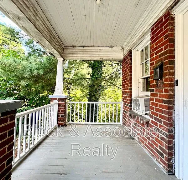 120 S Poplar St — Photo 19