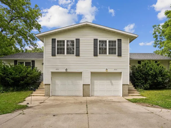 203-205 N Hackett Rd, Waterloo, IA 50701