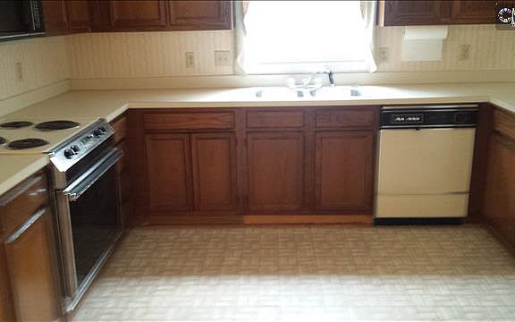 5th image of 202 Sandcreek Dr