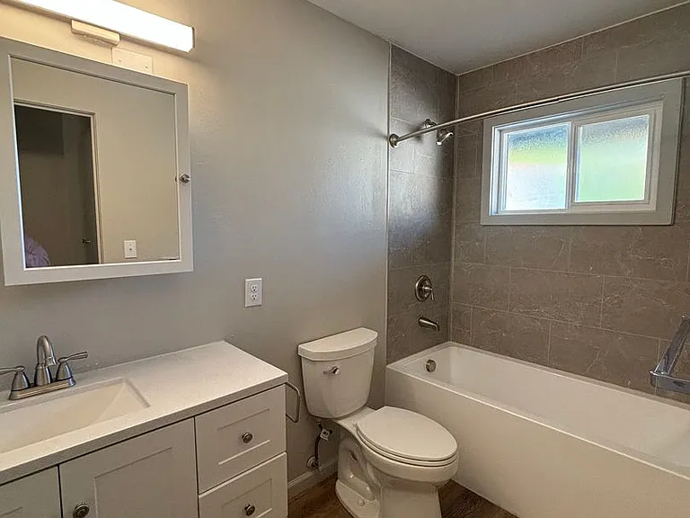 1404 Toole Ave — Photo 6