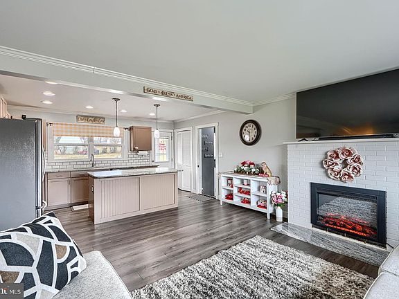 4th image of 1500 S Tollgate Rd