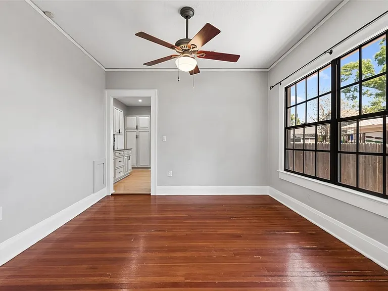 310 E Paris St — Photo 3