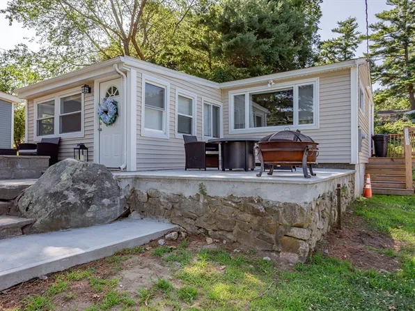 39 Beechwood Ave, Lakeville, MA 02347