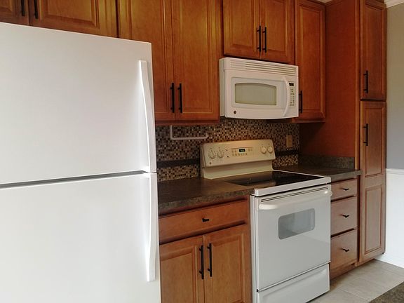 4th image of 915 Royal Oak Blvd
