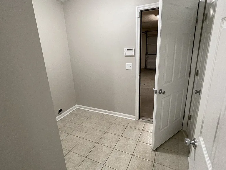 1952 Salisbury Way — Photo 15