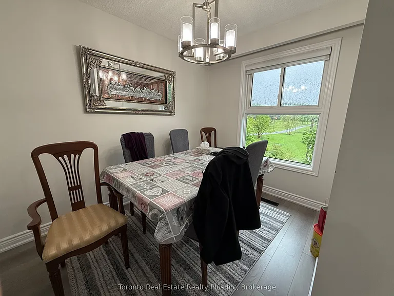 130 Ashurst Cres — Photo 15