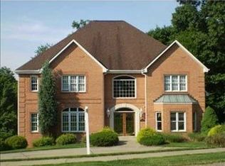 2130 S Villa Dr, Gibsonia, PA