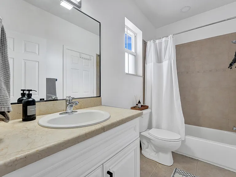 424 NE 1st Ave — Photo 38