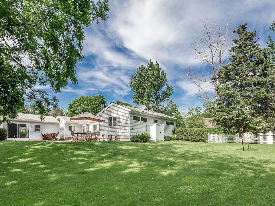1st image of 21 Parkway Dr
