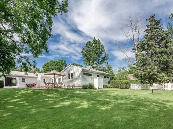 21 Parkway Dr, Sag Harbor, NY 11963