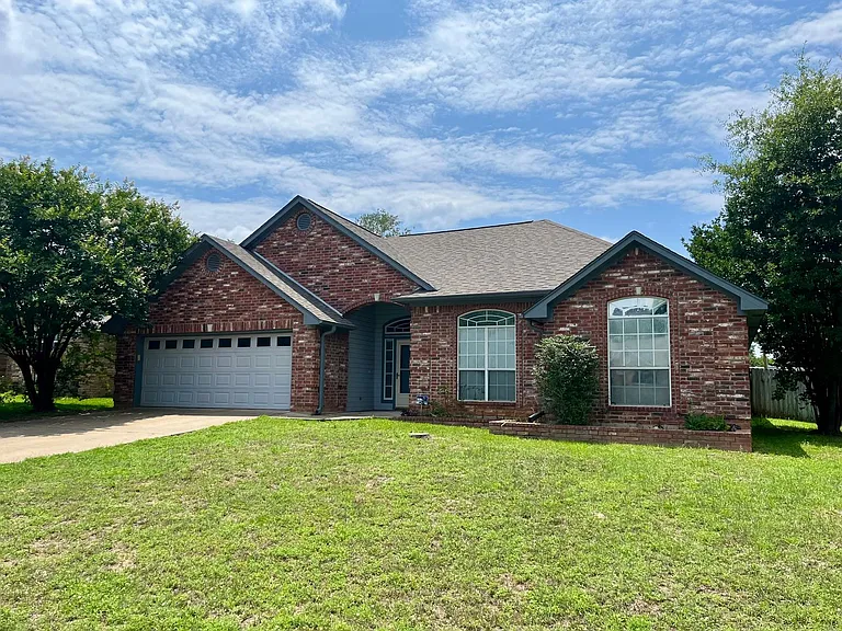 16780 Terrebonne Dr — Photo 2