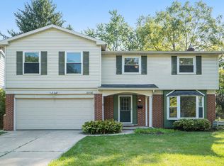 2092 Yorktown Dr, Ann Arbor, MI 48105