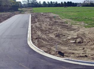 16 Monet Ln, Versailles, OH 45380