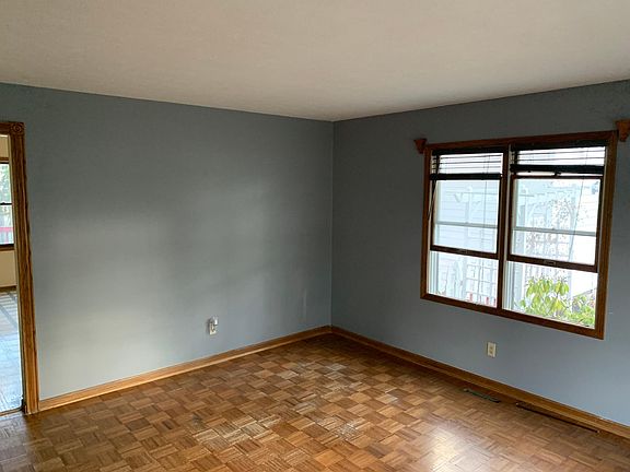5th image of 120 Woodland Dr
