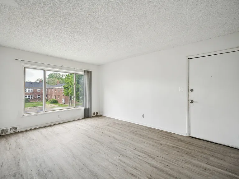 Franklin Village Apartments — Photo 12