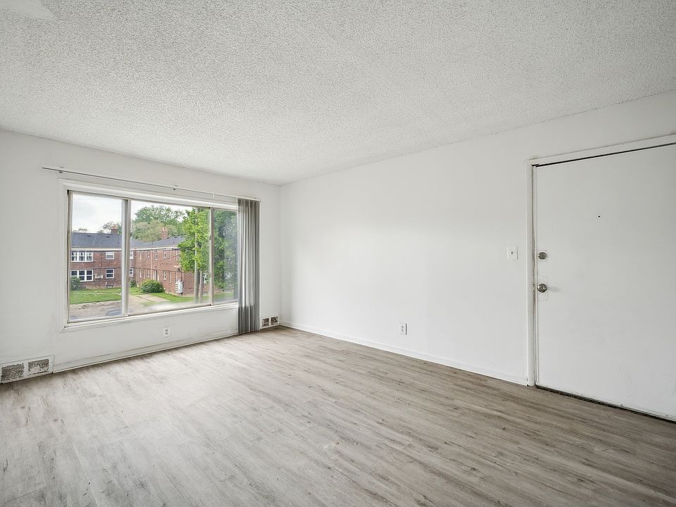 18450 W Chicago Ave, photo 12