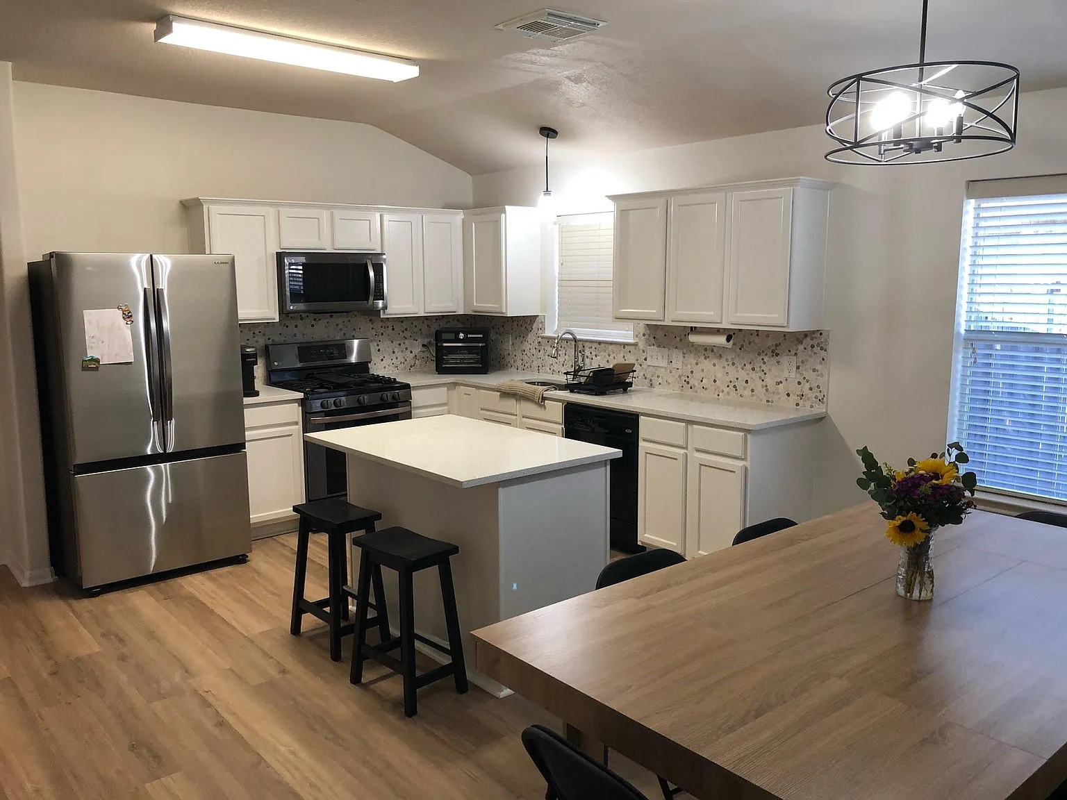 3 bed, 2.0 bath, 1723 sqft, $2,750 — Photo 1