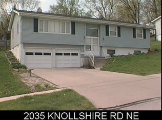 2035 Knollshire Rd NE, Cedar Rapids, IA 52402