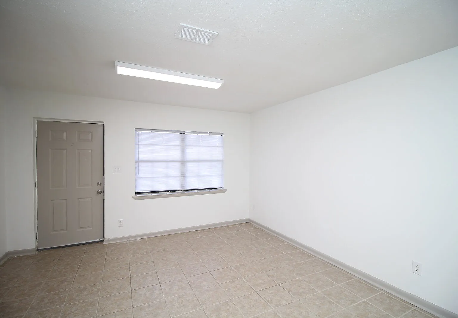 2 bed, 1.0 bath, 925 sqft, $1,250 — Photo 3