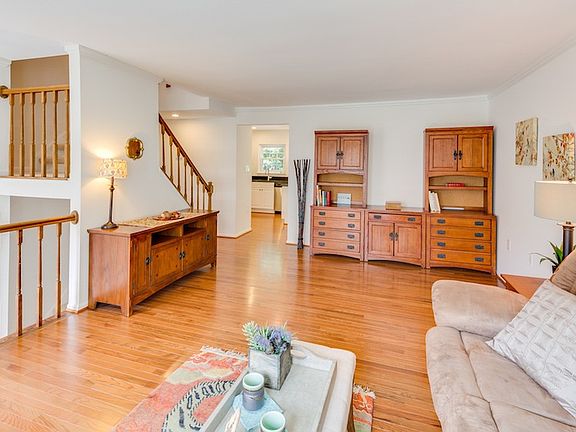 5th image of 9888 Burke Pond Ct