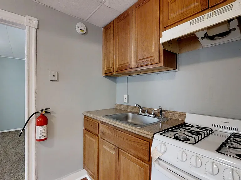 27 Pine St #1 — Photo 3