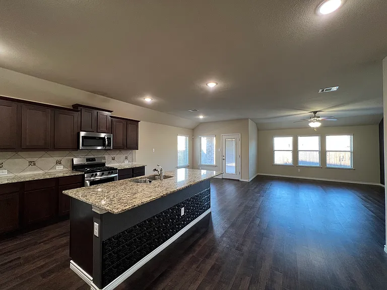 569 W Kara Dr — Photo 8