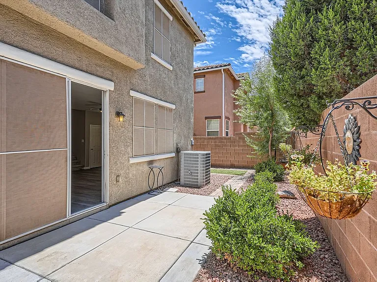 25 Red Oak Canyon St #1 — Photo 24