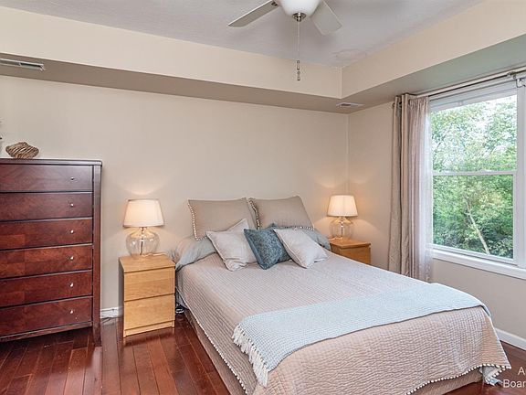 5th image of 560 Little Lake Dr Unit 8
