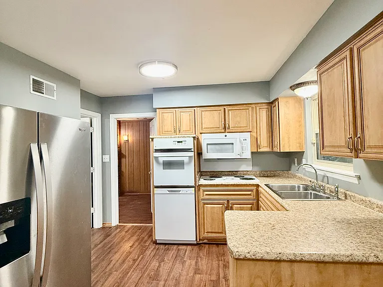 3 Monica Blvd — Photo 7