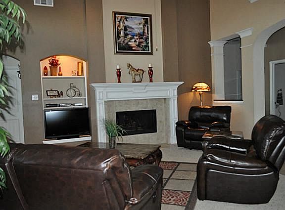 3rd image of 2615 Waterfront Dr