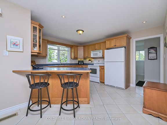 5th image of 28 Fisher Dr