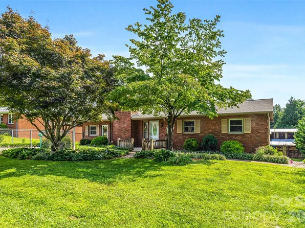 708 Loop Rd, Hendersonville, NC 28792