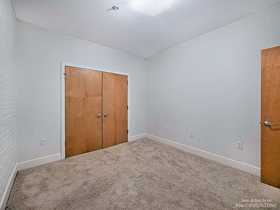 4th image of 303 S Main St APT 204