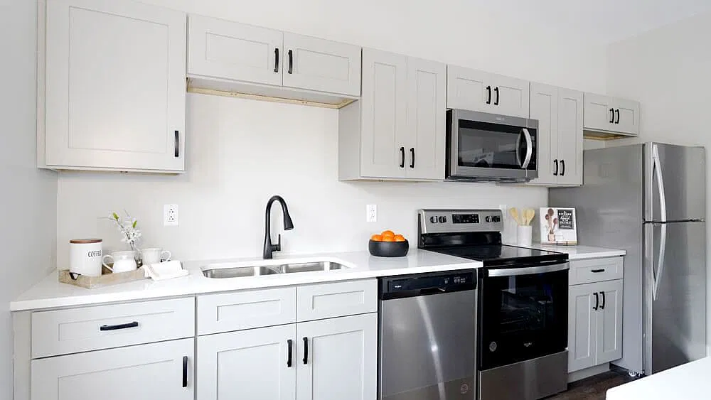 3 bed, 3.0 bath, 2496 sqft, $1,800 — Photo 1