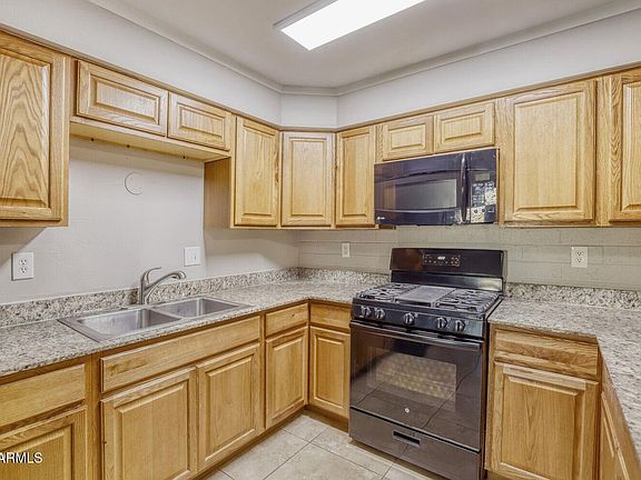 3rd image of 1649 W PUEBLO Avenue