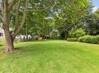 129 Bliss Mine Rd, Newport, RI 02840