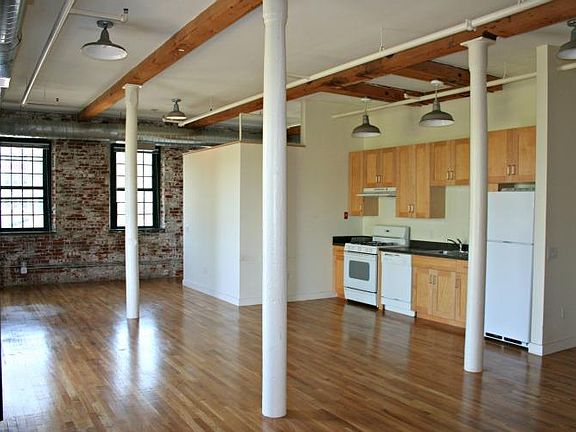 2nd image of 304 Pearl St Unit 205