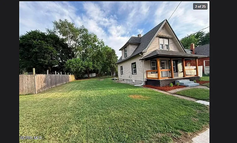 1219 Colburn St — Photo 2