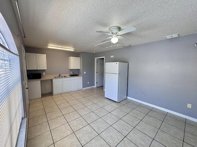2725 Fan Palm Dr #B — Photo 9