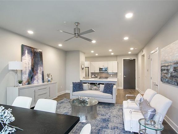 4th image of 900 Bartholomew St #511