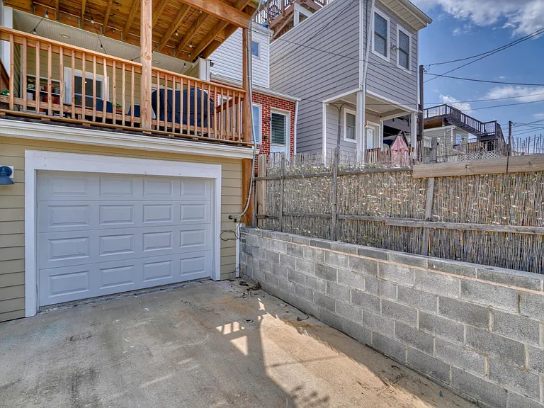 300 S Clinton St — Photo 48