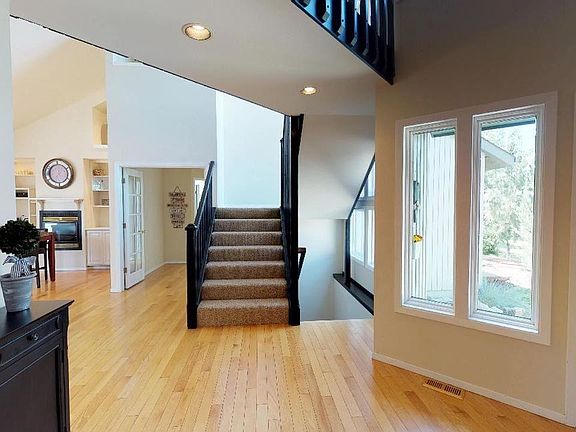 4th image of 1200 SE Sunnymead Way