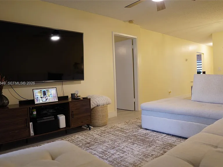 453 Lakeview Dr #2 — Photo 8