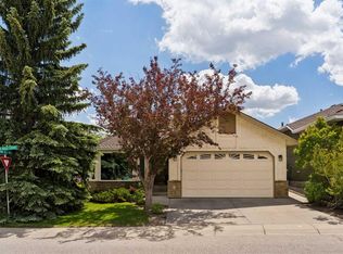 5 N Sienna Hills Ct SW, Calgary, AB T3H 2W3
