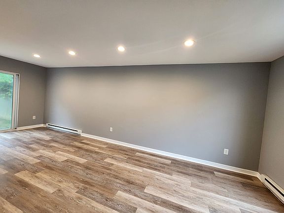 3rd image of 571 W Loch Lomond Dr