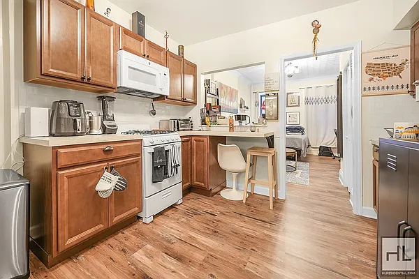 Rented by Charney Real Estate LLC | media 9