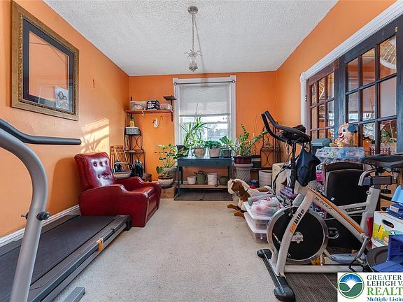 5th image of 1009 Northampton St