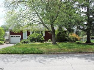 6 Henrietta Dr, Fairfield, NJ 07004